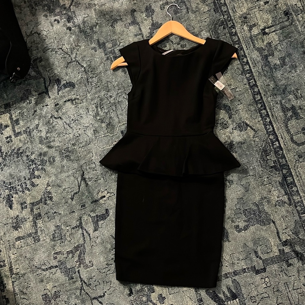 Alice and Olivia Size 0 Peplum dress in Black.